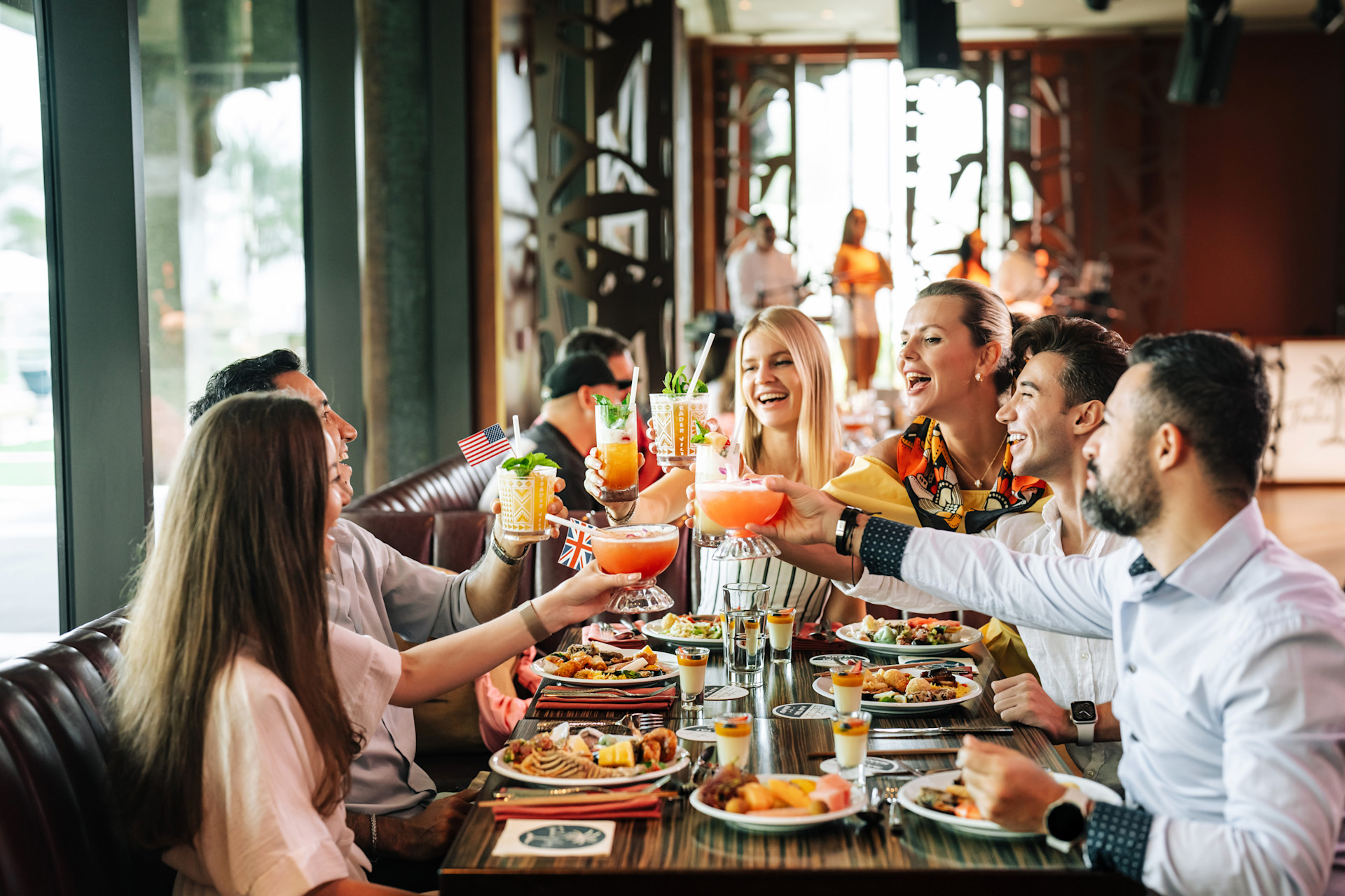 トレーダーヴィックスとタヒチ村 | ヒルトン・ドバイ・パーム・ジュメイラ